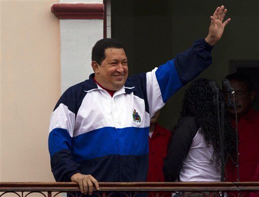 Уго Чавес показав, як він підлікувався на Кубі. Фото