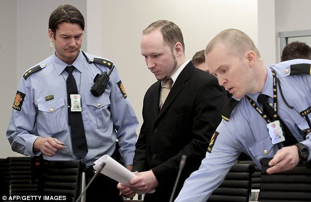 Судью Брейвика отстранили от процесса за призыв к смертной казни