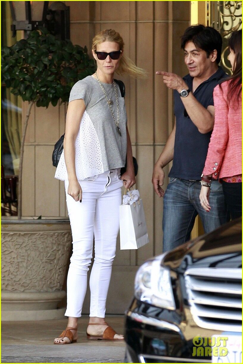 Гвинет Пэлтроу перекусила в The Montage Hotel. Фото