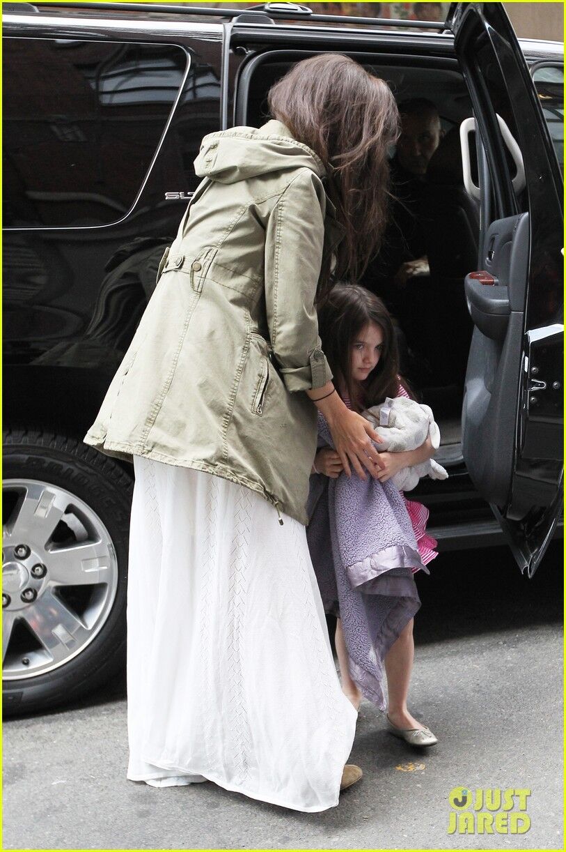 Кэти Холмс и Сури готовятся к празднику. Фото