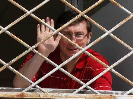 В больнице клянутся, что не лишали Луценко свежего воздуха. Фото