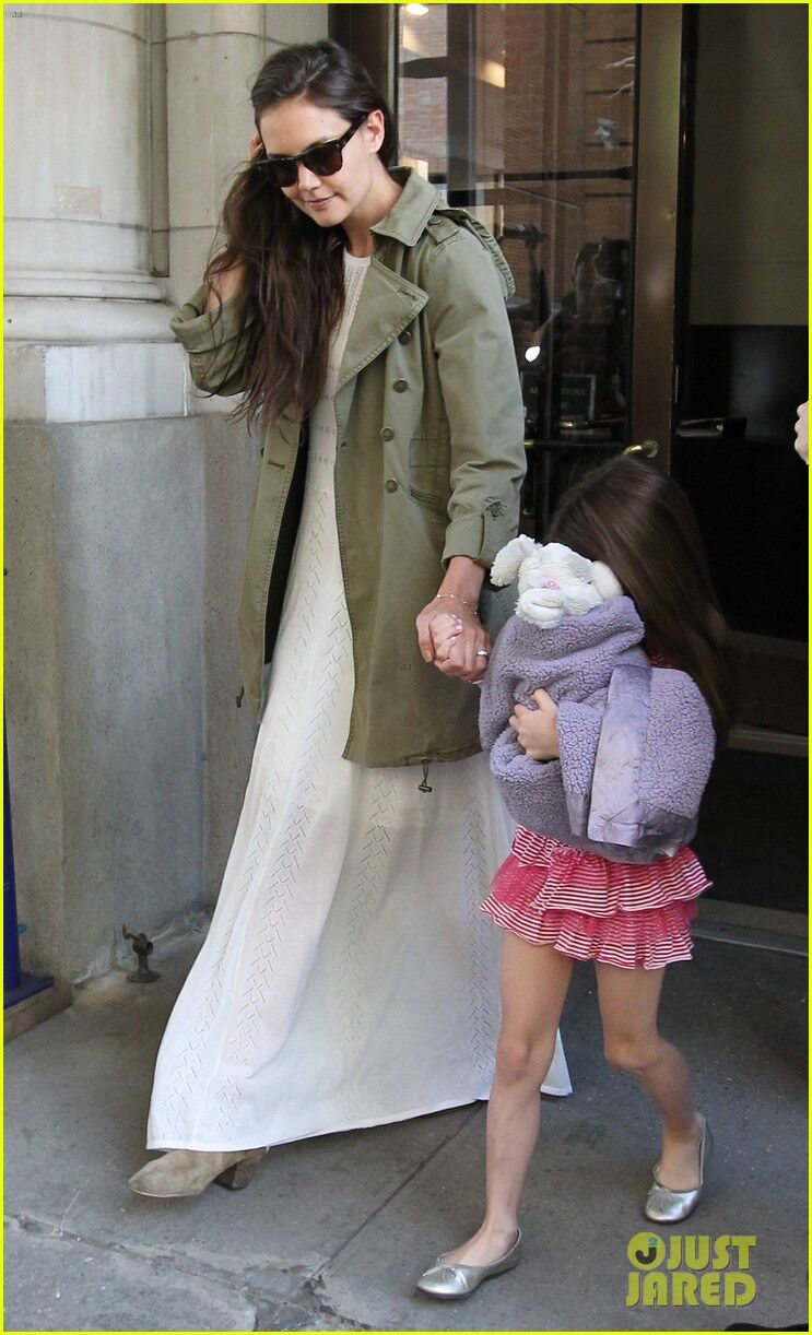 Кэти Холмс и Сури готовятся к празднику. Фото