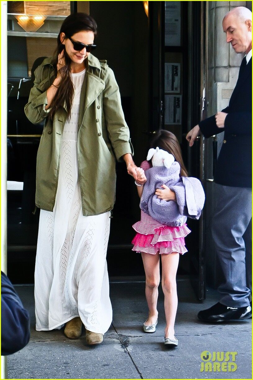 Кэти Холмс и Сури готовятся к празднику. Фото