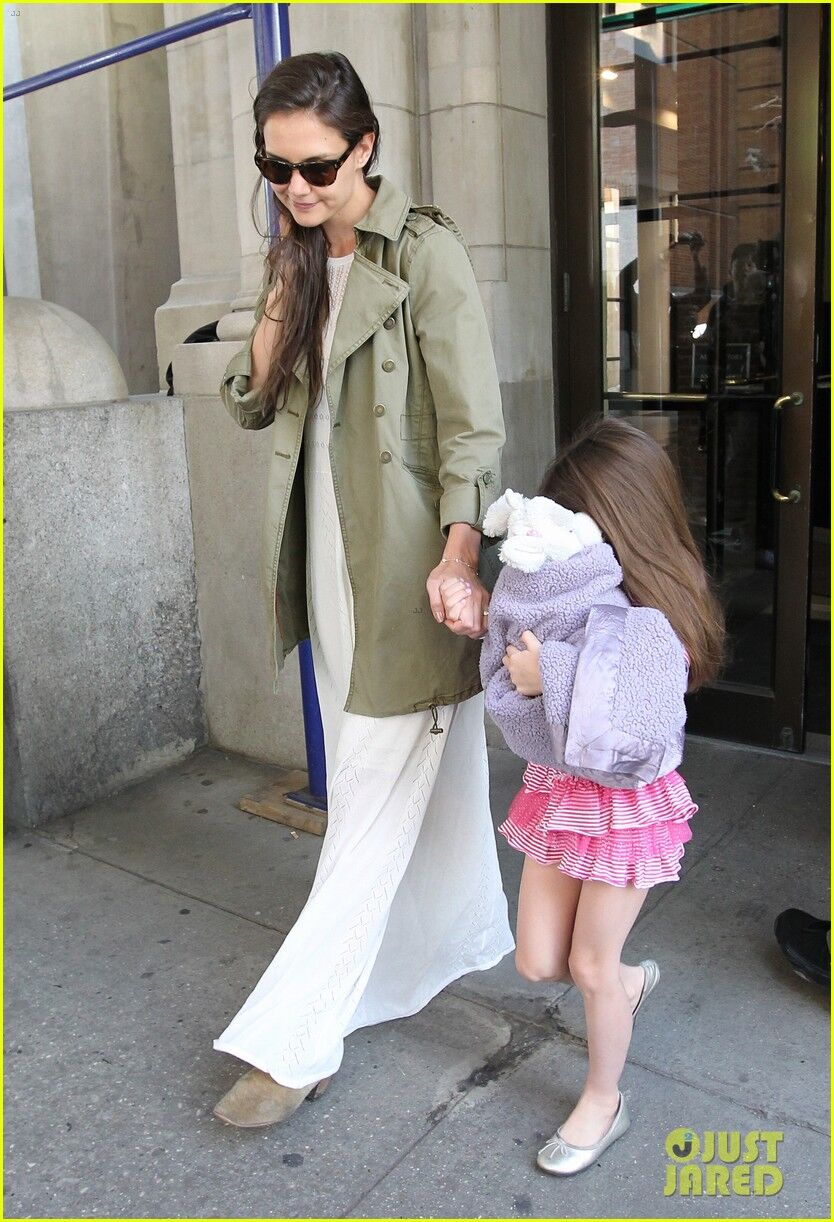 Кэти Холмс и Сури готовятся к празднику. Фото