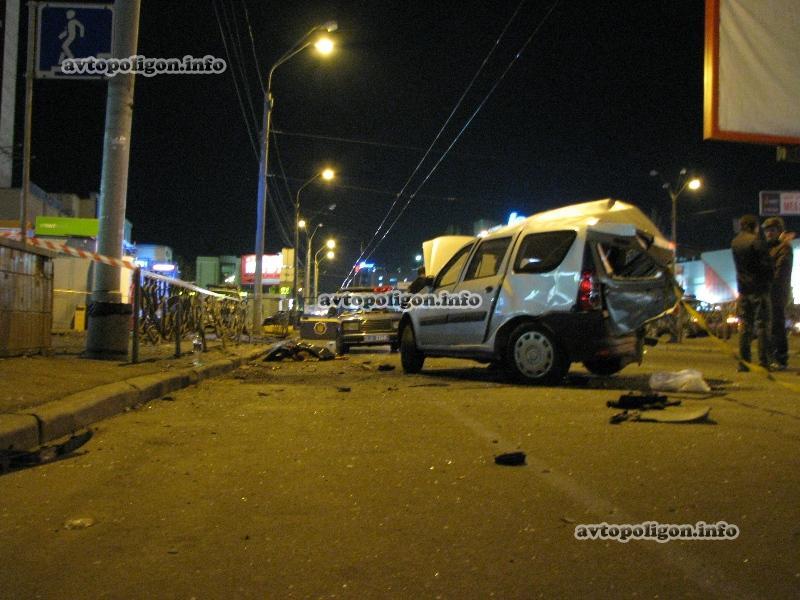 ДТП в Киеве: в столкновении трех машин погиб случайный пешеход. Фото, видео