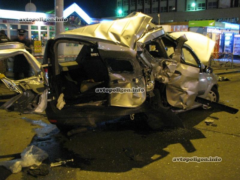 ДТП в Киеве: в столкновении трех машин погиб случайный пешеход. Фото, видео
