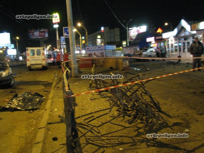 ДТП в Киеве: в столкновении трех машин погиб случайный пешеход. Фото, видео