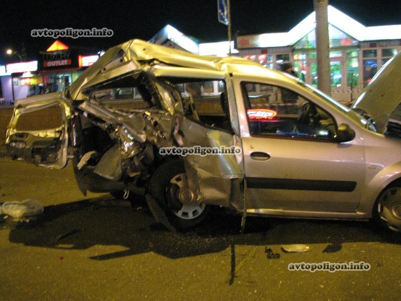 ДТП в Киеве: в столкновении трех машин погиб случайный пешеход. Фото, видео