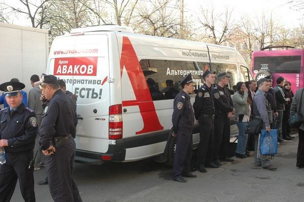 В Харькове микроавтобус Авакова устроил ДТП. Фото