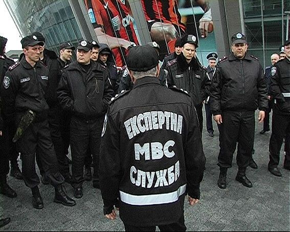 К "Евро-2012" на "Донбасс-Арене" взрывотехники провели учения. Фото