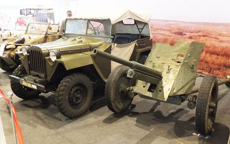 "Киношные" авто с киевской выставки "Ретро и Экзотика Мотор Шоу". Фото