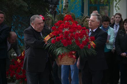 На Донетчине под стихи пионеров открыли памятник Ленину. Фото