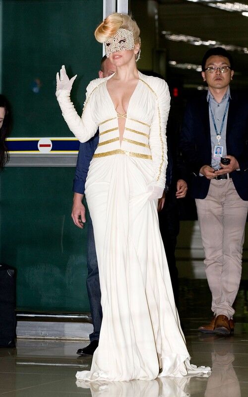 Жемчужная Гага прилетела в Сеул. Фото