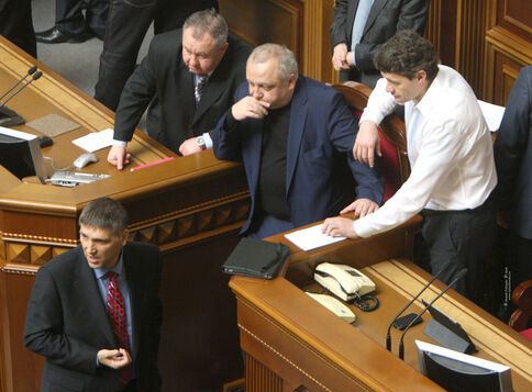 БЮТ блокує Раду незважаючи на кінець робочого дня. Фото
