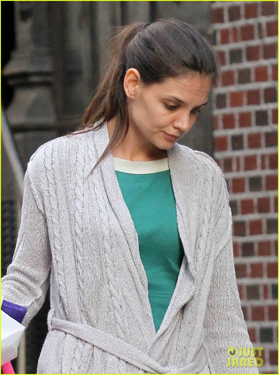 Сури кривляет Холмс на ходу. Фото