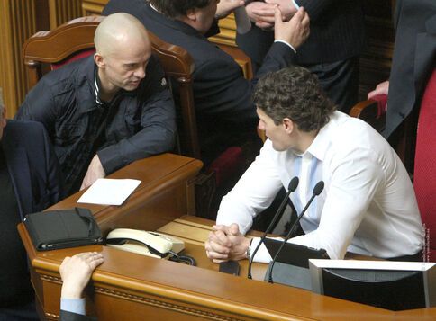БЮТ блокує Раду незважаючи на кінець робочого дня. Фото