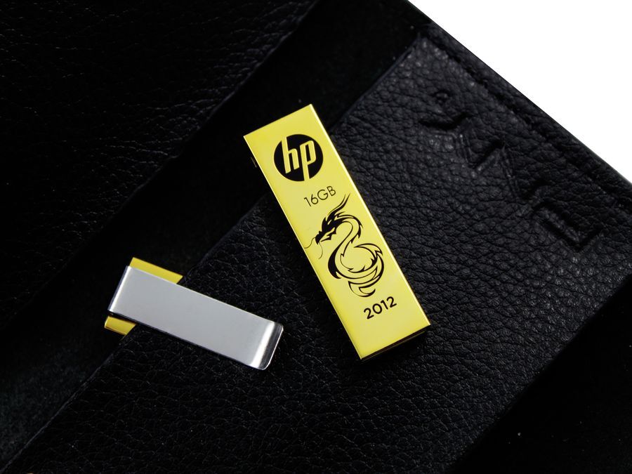 Выпущены драконьи USB-флешки с позолотой. Фото  