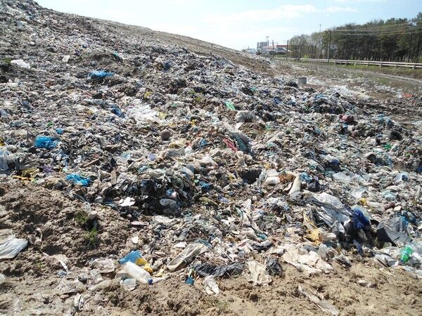 Репортаж из ада: 56 гектаров «чистого мусора» под Киевом
