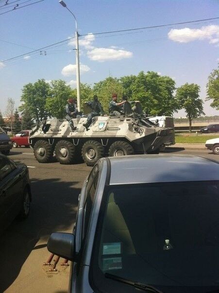 На вулицях Дніпропетровська з'явилися БТР. Фото