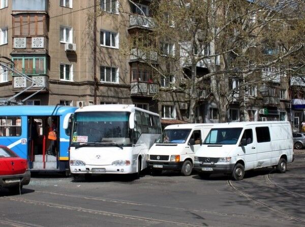 В Одесі трамвай протаранив рейсовий автобус. Фото