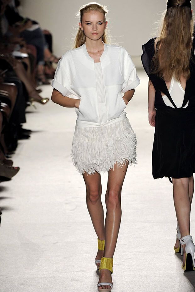 Лето 2012 оденет женщин в белые наряды. Фото 