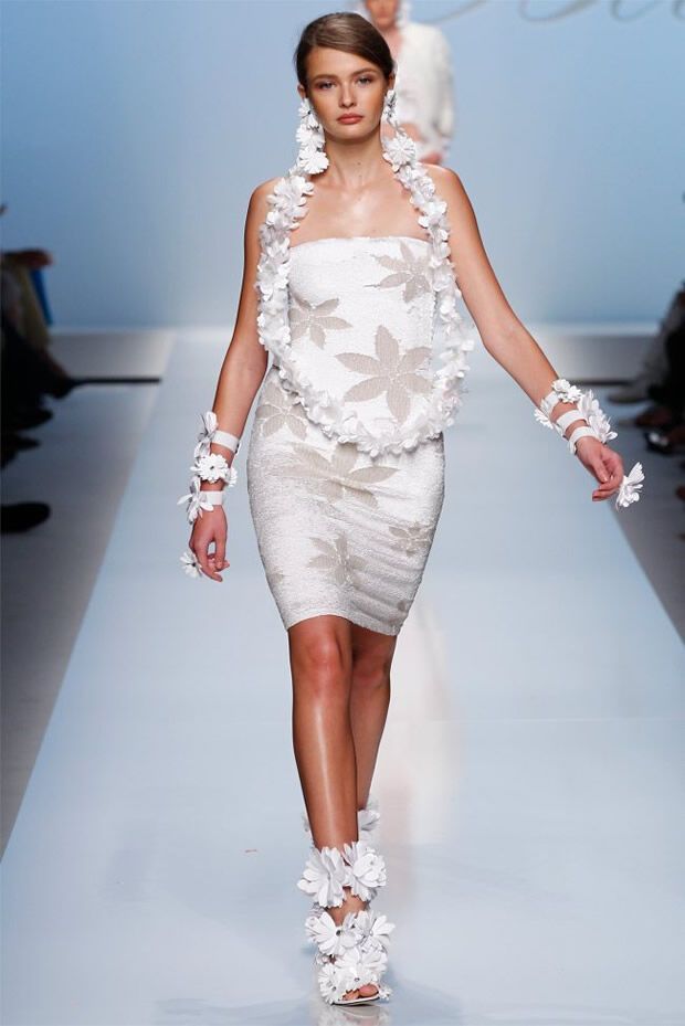 Лето 2012 оденет женщин в белые наряды. Фото 