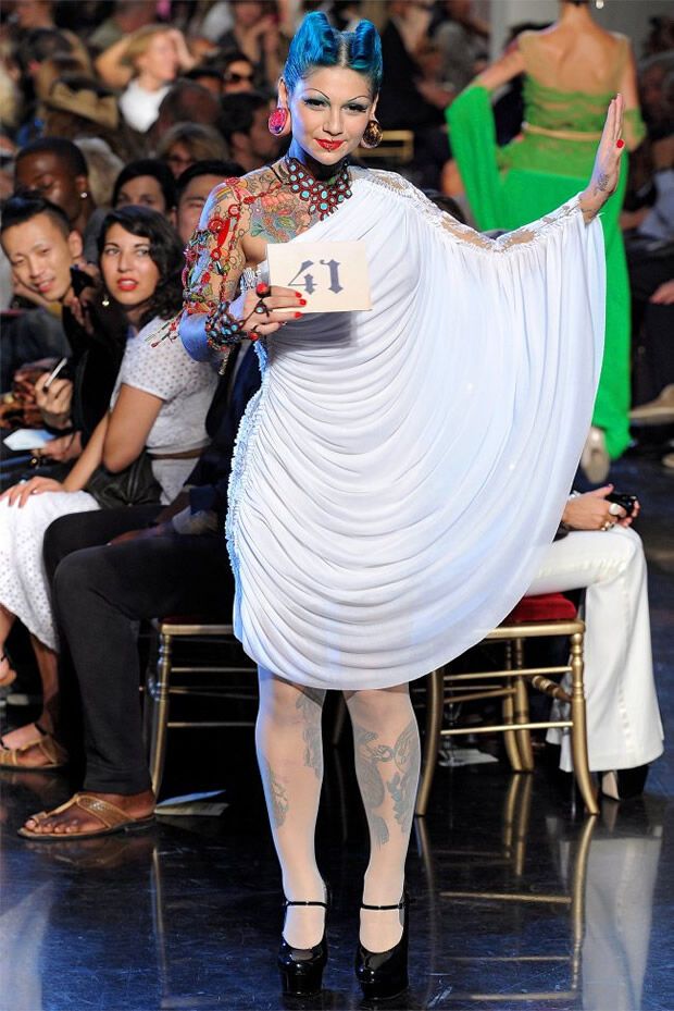 Лето 2012 оденет женщин в белые наряды. Фото 