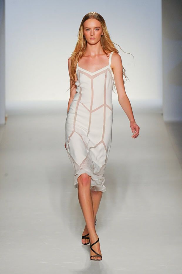 Лето 2012 оденет женщин в белые наряды. Фото 