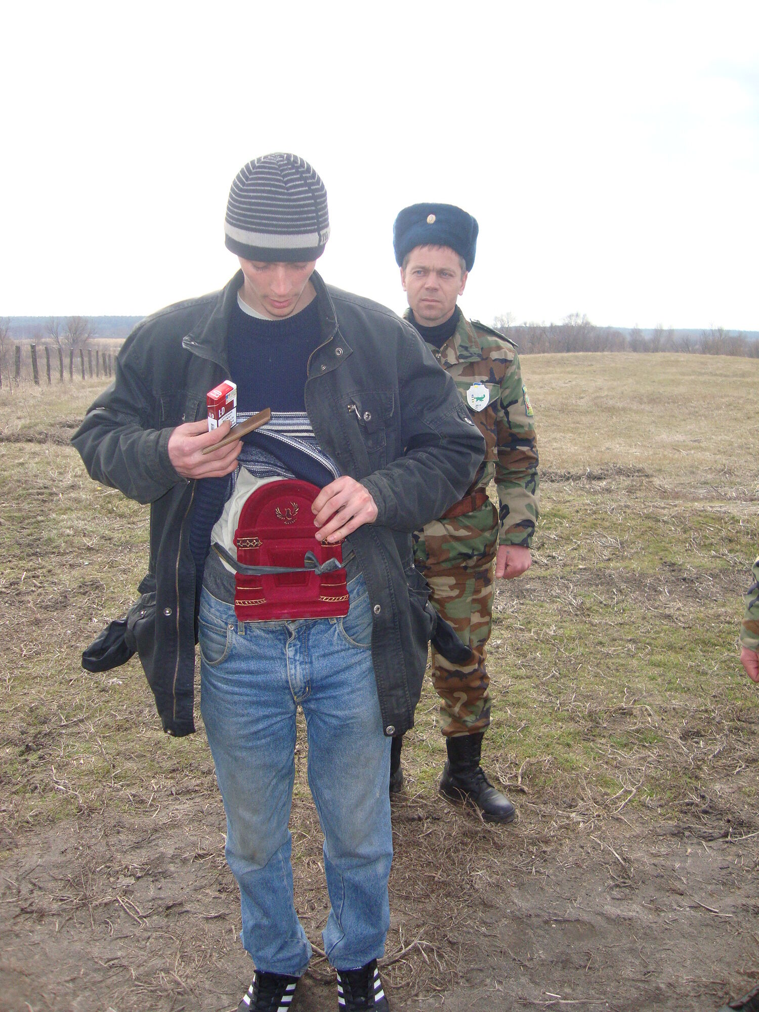 Пограничники задержали "умельца", перевозившего наркотики в иконе. Фото
