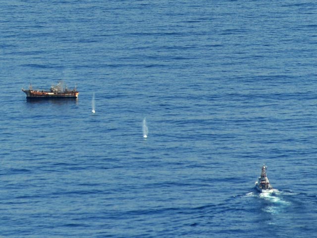 США расстреляли и затопили японский "корабль-призрак". Фото, видео