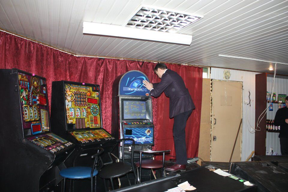 Ляшко разгромил зал игровых автоматов. Фото, видео