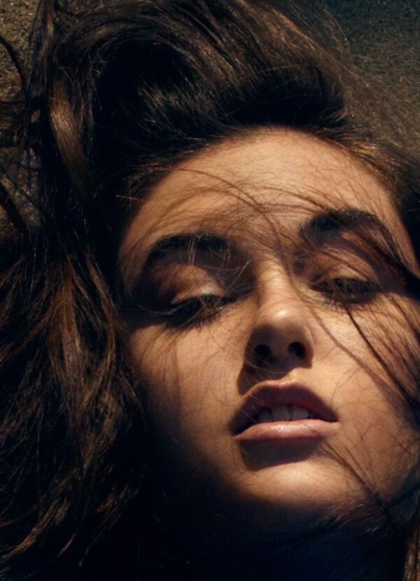 Порнозвезда Саша Грэй в приличной фотосессии