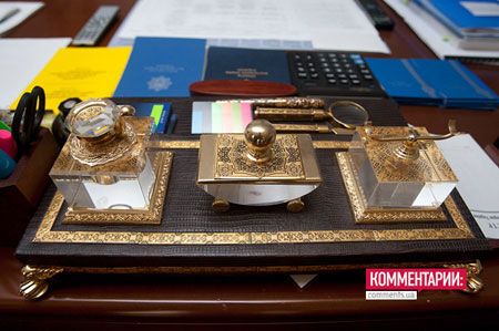 Таємниці кабінету Захарченко. Фото