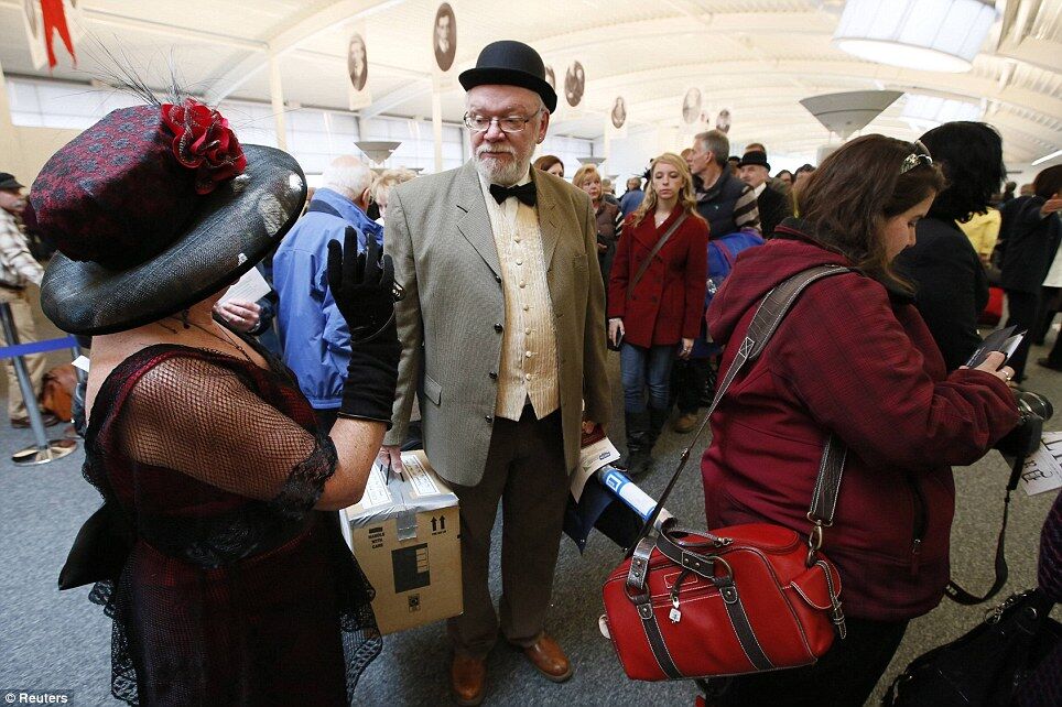 Круиз в память о "Титанике" отправился в путь