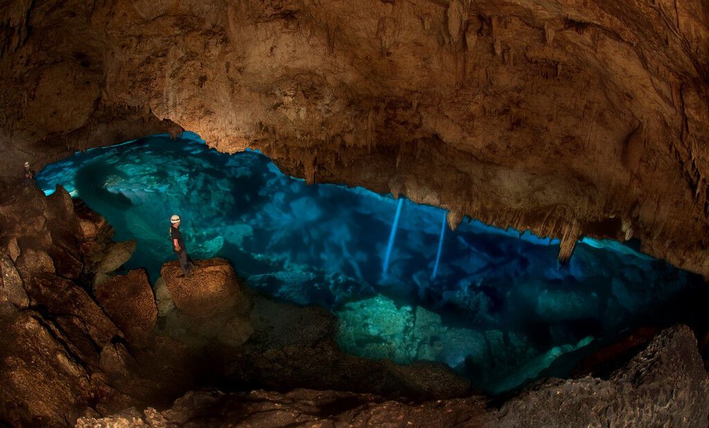 Подводные пещеры. Фотограф Курт Боуэн