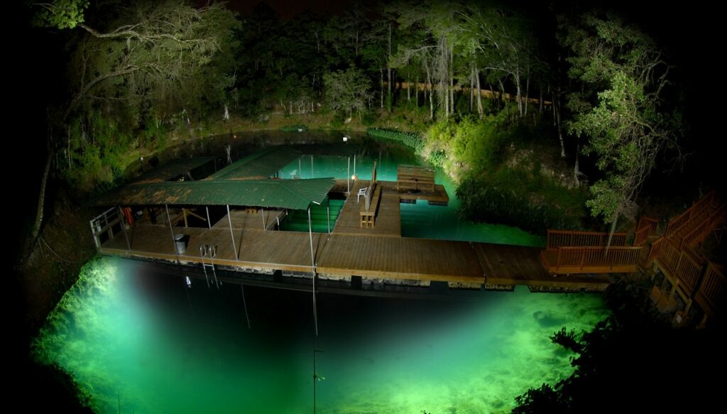 Подводные пещеры. Фотограф Курт Боуэн