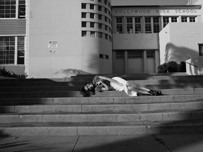 Порнозвезда Саша Грэй в приличной фотосессии