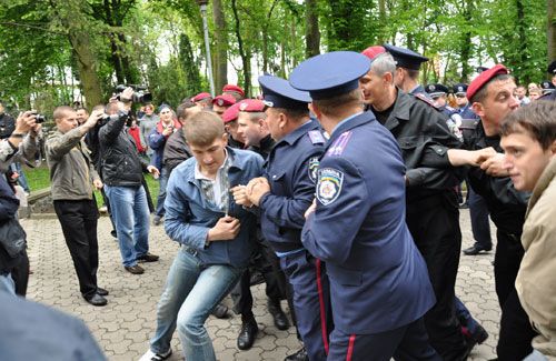 Свободовцев, устроивших драку в Тернополе, отпустили