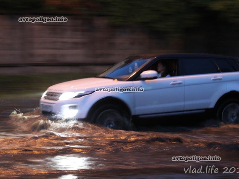 Дороги по-киевски: как в столице тонули и глохли машины. Фото, видео 