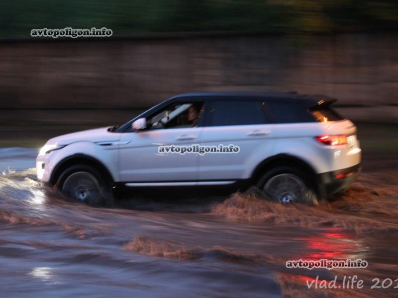 Дороги по-киевски: как в столице тонули и глохли машины. Фото, видео 