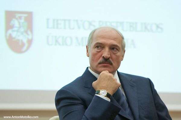 Лукашенко носит часы за $17 тысяч, а сыну делает царские подарки