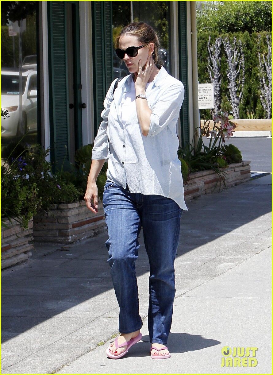 Гарнер начала приводить себя в порядок. Фото