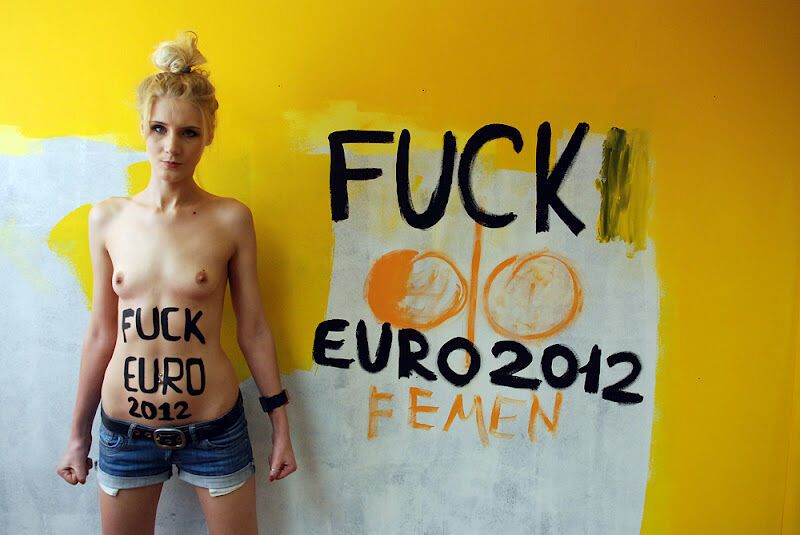 FEMEN напали на кубок "Евро-2012". Фоторепортаж
