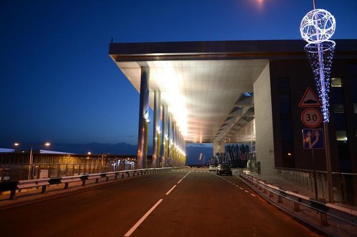 Колесников показал новый терминал аэропорта в Донецке