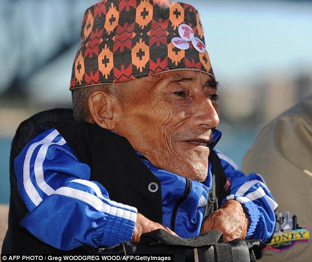 Самый маленький человек мира стал суперзвездой. Фото