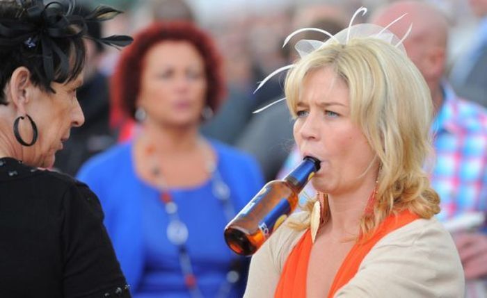 Британские "леди" напиваются по-черному. Фото