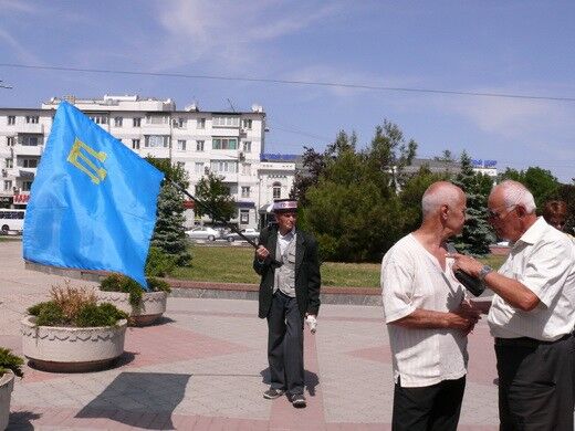 У Криму татари оголосили голодування під будівлею Радміну