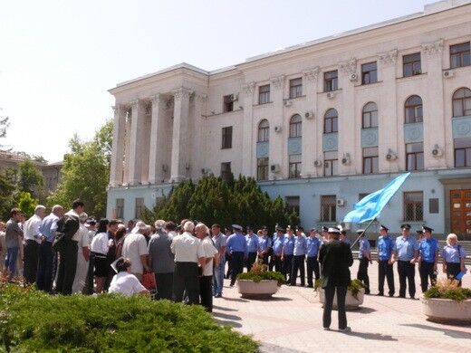 У Криму татари оголосили голодування під будівлею Радміну