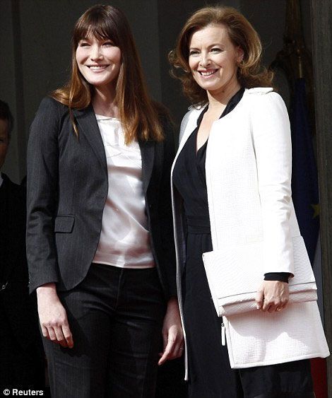 Новая первая леди Франции показала роскошные ножки. Фото