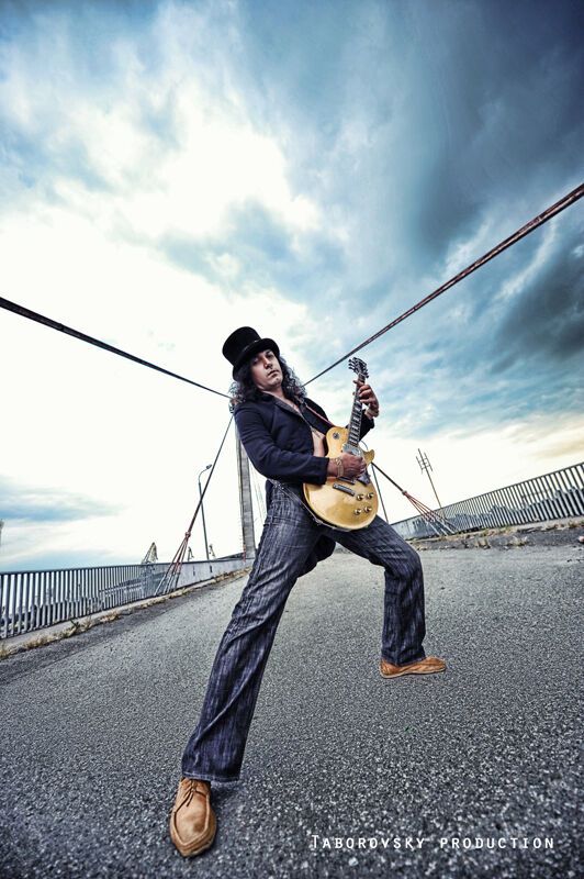 С гитарой по жизни. Фотовыставка Павла Таборовского